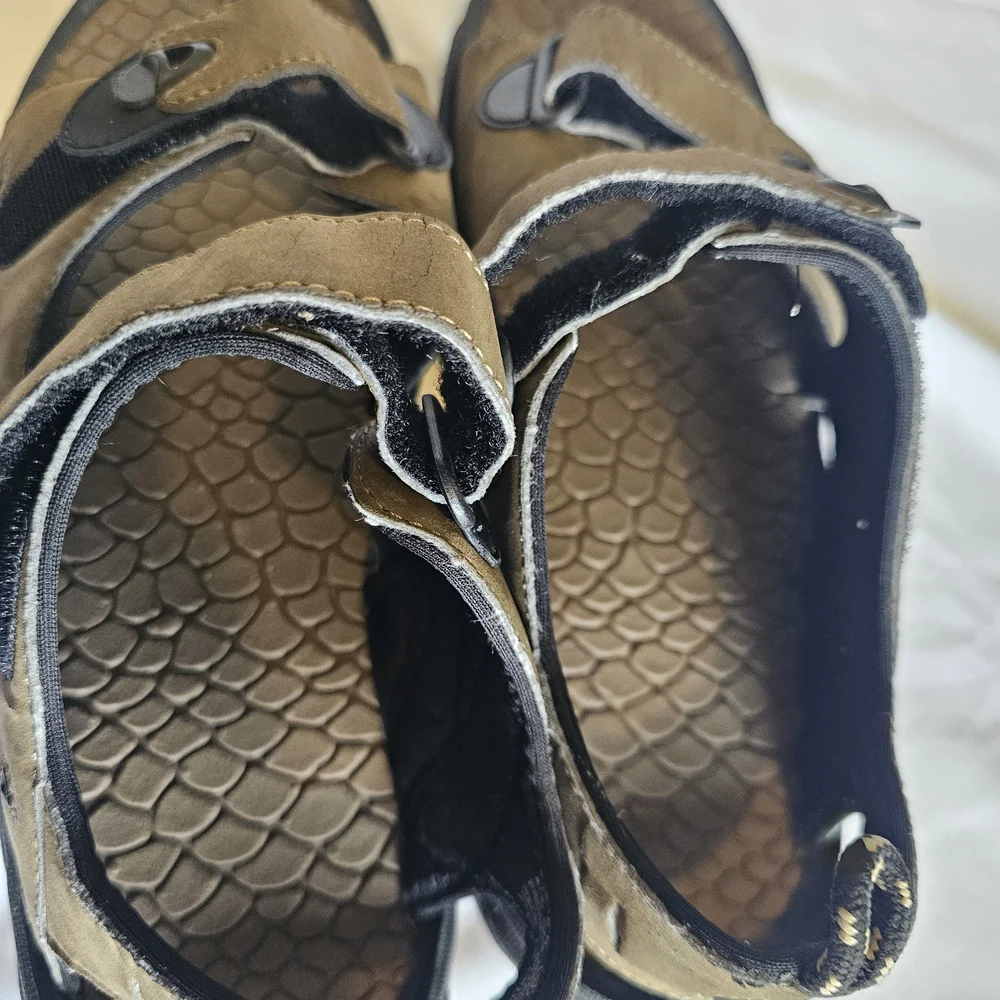 Faded Glory Men's Brown and Black Sandals
